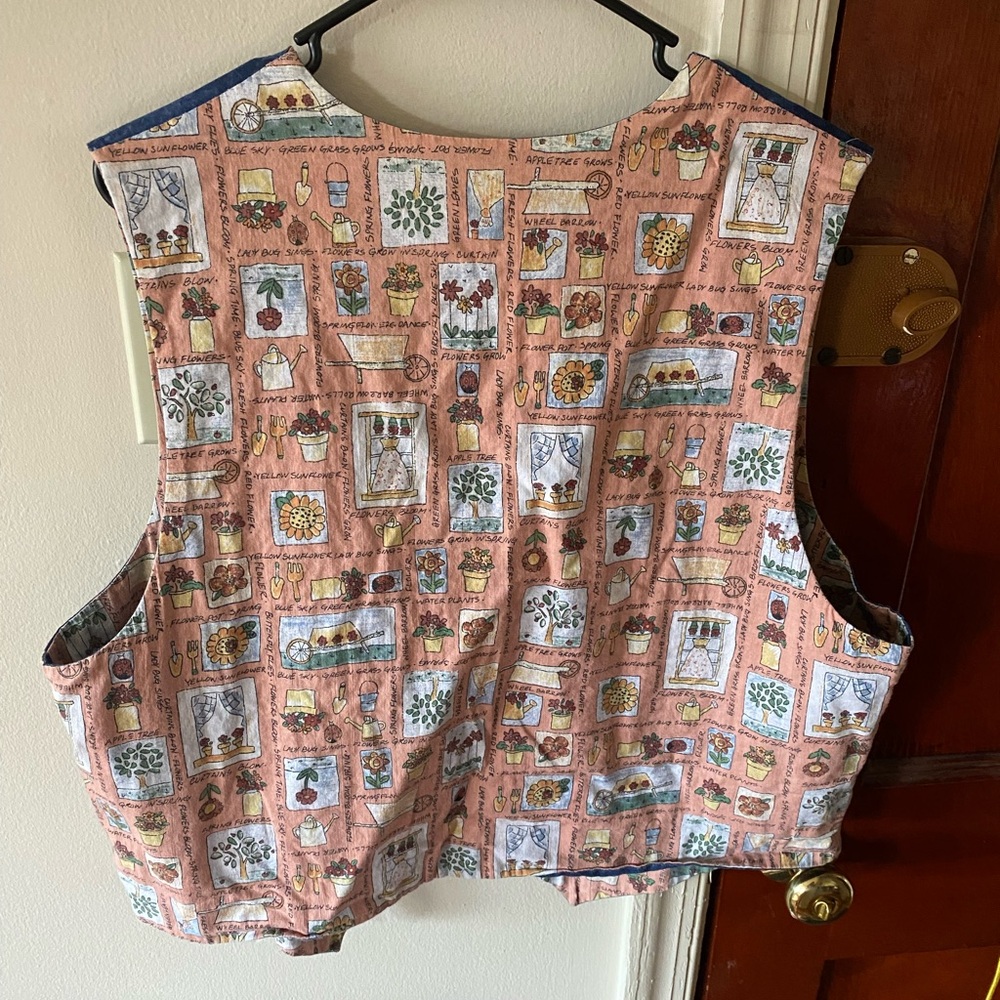 Floral Patterned Vest - Picture 4 of 7